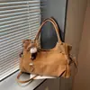 Bolso de Mano Estilo Motociclista Retro de Nicho Otoño e Invierno 2025 Nuevo Bolso Tote de Hombro Axila de Gama Alta para Viajes Diarios Bolso para Mujer