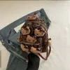 Nueva mochila de dibujos animados con estampado de leopardo para niñas a la moda y con estilo, con un diseño compacto, almacenamiento conveniente y adecuada para viajes al aire libre.; un artículo de moda transfronterizo