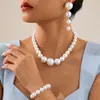 Conjunto de Cuatro Piezas de Pendientes, Pulsera y Collar, Estilo Palacio Retro Francés, Perla de Imitación, Conjunto de Gama Alta de Nicho para Mujeres