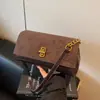 Bolsa de mão nova e moderna transfronteiriça, bolsa de ombro versátil, bolsa de ombro elegante e chique, bolsa transversal e bolsa tote, perfeitas para o trajeto e o dia a dia da moda.