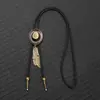Gravata Bolo Masculina de Metal e Jeans Vintage Estilo Western Pingente de Pena Acessório Colar para Camisa