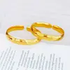 Pulsera abierta de oro laminado superficie brillante versión ancha llena de estrellas mismo estilo que la tienda de oro diseño moderno sentido de diseño boda tres oros pulsera