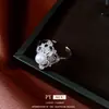 Anel Aberto Flor de Zircônia e Pérola Estilo Francês, Luxo Leve, Anel de Dedo Indicador Moderno e Elegante, Joia Exquisita e Versátil para Mulheres, Design de Nicho