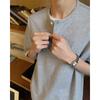 Camiseta Cinza Falsa de Duas Peças com Gola Henrique de Manga Curta Masculina Verão Moderna Marca Adolescente Estilo Americano Retrô Camiseta de Meia Manga