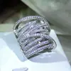 Comercio electrónico transfronterizo venta de anillo de banda exagerado creativo de microincrustaciones de diamantes completos Amazon suministro para transmisiones en vivo de TikTok