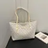 Bolsa tote simples casual feminina com pingente estampado de grande capacidade, para ombro, para ir ao trabalho e fazer compras, em um estilo fresco, moderno e descontraído.