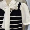 Camisa Dulce de Dos Piezas Falsas Reductora de Edad con Lazo y Manga Abullonada de Punto Rayado para Mujer Verano