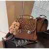 2025 Nueva Mochila Retro para Mujer Multifuncional de Moda Exterior Individual Otoño e Invierno Estampado de Leopardo Mochila de Estudiante Bolso Cruzado
