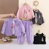 Kids2026 Novo Conjunto de Roupas de Outono para Crianças Primavera e Outono Conjunto de Três Peças de Coelho para Menina de Bebê Criança Pequena Estilo Coreano Tendência Atacado