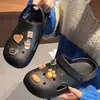Zuecos cerrados para mujer para uso en casa, pantuflas antideslizantes para baño para bañarse en verano, de suela blanda, ligeros, se pueden usar afuera, pantuflas para hombre