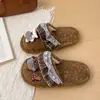 Bolsa de urso de renda meio arrastada 2026 fofa feminina pantufas de algodão pantufas peludas femininas para casa de fundo plano sem ponta inverno