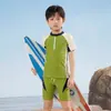 Roupa de Banho Infantil para Meninos, Novo Traje de Banho de Duas Peças com Proteção Solar 2026 para Crianças Maiores, Roupa de Banho Profissional de Verão para Estudantes Meninos