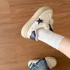 Zapatillas de entrenamiento alemanas de moda, elegantes y versátiles con estampado de estrellas para mujer, una nueva colección de otoño 2026 de zapatillas casuales blancas de nicho