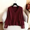 Suéter vermelho de gola V com ombros retos para mulheres, novo design de inverno 2025, blusa base estilosa, top extremamente atraente