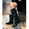 Atuendo Diario para Salir en Otoño e Invierno Botas Altas de Tacón Grueso y Punta Fina 2026 Decoración de Remaches Zapatos con Atmósfera Retro Zapatos para Mujer