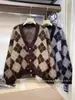 Tricô Acolchoado Gola V Estilo College Cardigan Fair Isle Tricô Feminino Solto Redutor de Idade Versátil Jaqueta Outono e Inverno Peça de Exterior