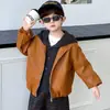 Chaqueta de Cuero para Niños Chaqueta de Primavera y Otoño para Niños 2026 Nuevo Estilo Conjunto de Pantalones a Cuadros para Bebé Sudadera con Capucha Elegante