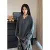 Camiseta básica casual de manga curta com textura de espinha de peixe outonal, em preto e branco, com blocos de cor e listras, estilo americano, corte solto, para casal