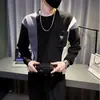 Otoño 2026 Nuevo Suéter para Hombre Estampado Bloques de Color Cuello Redondo Camiseta Base Moda Tendencia Manga Larga Sudadera Casual