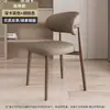 Silla de comedor minimalista italiana para el hogar moderna minimalista retro francesa mesa de comedor silla silla de respaldo de diseñador de alta gama de lujo ligero