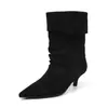 Botas de gamuza de piel de vaca hasta la mitad de la pantorrilla para mujer botas individuales otoño e invierno nuevo estilo coreano punta fina tacón de aguja tacón medio sin cordones pantorrilla ancha botas de mujer hasta la mitad de la pantorrilla