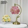 Luminária de Mesa Tiffany Pétala Estilo Europeu Lâmpada de Cobre Lâmpada LED Lâmpada Eterna de Casamento Decoração de Quarto Luminária de Cabeceira Dimerizável