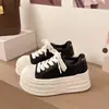 Zapatos blancos de suela gruesa para mujer para verano, zapatos de malla transpirable, nuevo modelo 2026, versátiles, ligeros, zapatos casuales para mujer con suela blanda