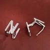 Pendientes de botón casuales de moda populares, creativos, con diseño de letra, simples, versátiles para el día a día, de alta calidad, lujo ligero