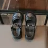 Sapatos Mary Jane estilo retrô francês 2026 para meninas, salto baixo, design de tira única, sapatos pequenos de couro, sapatilhas infantis de alta qualidade