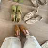 Sandalias romanas tejidas vintage exquisitas para mujer, nuevo modelo verano 2026, combinadas con faldas, zapatos cerrados Mary Jane huecos de tacón grueso