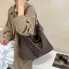 Bolsa de palha trançada retrô, grande capacidade, estilo feminino, nova coleção de outono 2026, bolsa de ombro moderna e versátil para o dia a dia