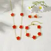 Traje de flor de cinco pétalos de acero inoxidable titanio acero pendientes de cinco pétalos pulsera collar al por mayor trébol de cinco hojas collar de flor de ciruelo juego de tres piezas