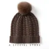 Gorro de Punto para Mujer Súper Suave de Cachemira Otoño e Invierno Nuevo Patrón Retorcido Pompon de Piel Genuina Desmontable Gorro Engrosado Cálido para Protección de Orejas