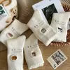 Calcetines Blancos Gruesos de Terciopelo Australiano Estilo Preppy para Mujer Calcetines Cálidos de Felpa de Terciopelo de Media Pantorrilla Calcetines para el Piso de Casa Medias