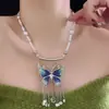 Collar Largo con Flecos de Perlas y Gotas de Aceite Mariposa Chica Caliente Dulce y Fresco Diseño de Nicho para Mujer Cadena para Clavícula de Lujo Ligero Tendencia