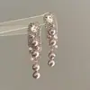 Brincos de Pérola com Franja Quadrada Cravejados de Diamantes e Tachas Prateadas, Brincos Elegantes Vintage, Brincos de Luxo Leve de Alta Qualidade com um Design Único