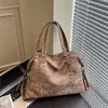 Bolso de Hombro Retro con Remaches para Mujer, Transfronterizo, Nuevo Estilo, Moda Simple, Punk, Gran Capacidad, Debajo del Brazo, para Viajar, de un Solo Hombro