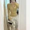 Suéter de punto amarillo para mujer, atuendo de primavera, principios de otoño, chic coreano, camiseta base de punto única, top de manga larga para mujer