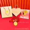 Chaveiro de Biscoito Dourado Puro para Recém-Casados Felizes Buquê de Flores Criativo Conjunto de Presente para Dia dos Namorados e Dia dos Namorados Chinês Atacado Personalizado