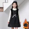 Outono/Inverno 2026 Novo Vestido Regata de Gaze com Alça de Laço e Patchwork de Bolinhas Conjunto de Roupa Básica Estilosa para Crianças