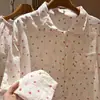 Ropa de casa de gasa de doble capa, suave y acogedora, con estampado de fresas y conejos, cárdigan de cuello solapa, ropa de estar de manga larga