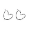 Collar Casual y Versátil de Acero de Titanio con Corazón para Mujer Pendientes de Moda de Celebridad de Internet Set de Pendientes de Cadena para Clavícula de Mujer Decoración