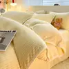 Juego de Cama de Jacquard Espeso de Invierno Leche Terciopelo Cuatro Piezas Manta de Coral de Franela Funda de Edredón Sábana Juego de Tres Piezas para Dormitorio de Estudiantes
