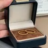 Oro Real 24K Electrochapado Retención de Color Fuerte Estilo Europeo y Americano Diseño Simple Versión Estrecha Borde de Perlas Cuadrado Liso Anillo Artefacto para Apilar