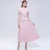 Popular conjunto de falda de dos piezas rosa para ir al trabajo en TikTok, nuevo estilo de verano con cuello mao, mangas cortas y diseño que ciñe la cintura