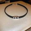 Collar Gargantilla de Cuero Sintético Estilo Oscuro con Letra y Nariz de Cerdo, Accesorio Único de Alto Nivel para Clavícula con Temperamento Nicho para Mujeres
