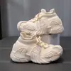 Tênis robustos para meninas primavera e outono 2025 novos sapatos de malha respiráveis para meninas sapatos tipo meia para crianças tênis esportivos slip-on para meninos