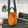 A bolsa para garrafa de água de cor sólida popular deste ano é adequada tanto para homens quanto para mulheres, ideal para lazer ao ar livre, ultraleve, resistente à água, pequena bolsa portátil, bolsa versátil para celular