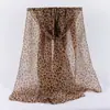 Nuevo pañuelo de seda para mujer primavera y otoño protección solar pañuelo de seda otoño e invierno largo pañuelo de seda al por mayor nueva moda punto de leopardo pequeño toalla de gasa estampada
