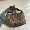 Bolso de Lona con Estampado de Leopardo para Mujer 2025 Nuevo Estilo Coreano Gran Capacidad Bolso Cruzado para Clase Viajes al Trabajo Bolso de Hombro Axila